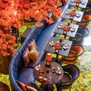 Yeşil sarı karışımı akik restoran zemini