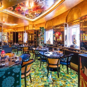 Yeşil sarı karışımı akik restoran zemini